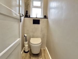 Separate W.C.- click for photo gallery